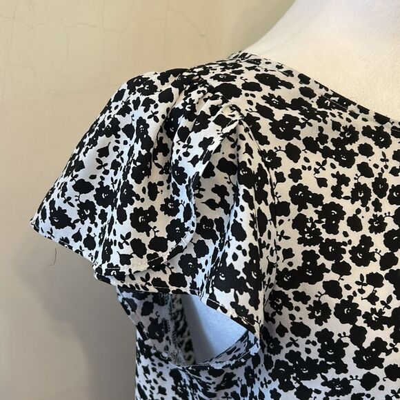 LOFT black white floral cap sleeve button back blouse Size S EUC - Picture 3 of 9